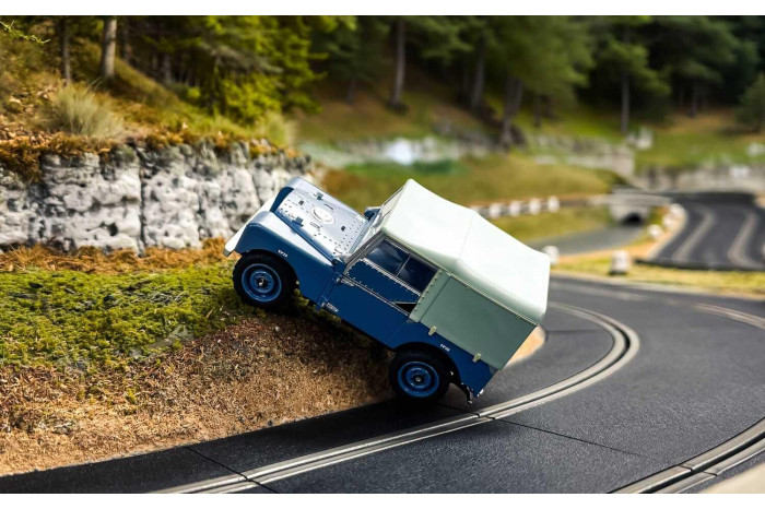 Autíčko Street SCALEXTRIC C4661 - Land Rover Series 1 – RAF (1:32)