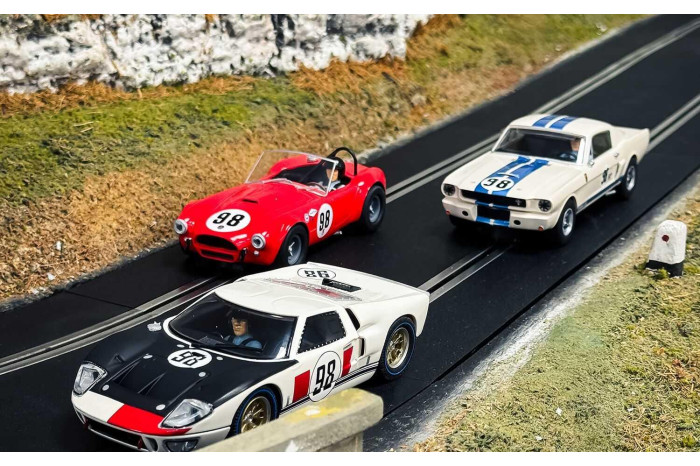 Autíčka GT SCALEXTRIC C4619A - Ken Miles Triple Pack (1:32)