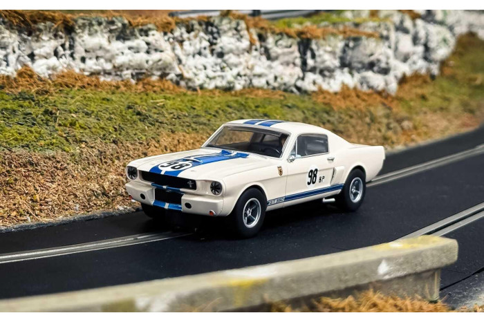 Autíčka GT SCALEXTRIC C4619A - Ken Miles Triple Pack (1:32)