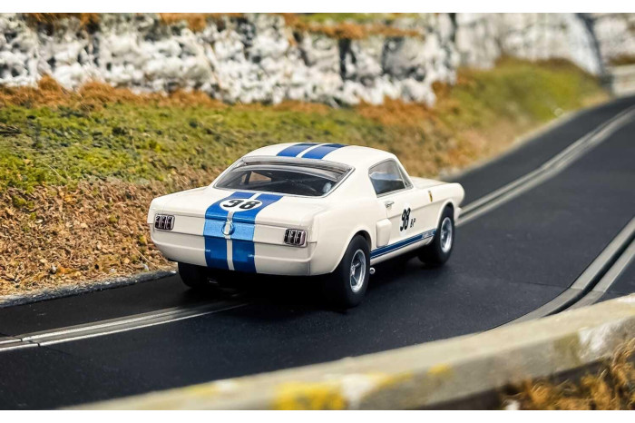 Autíčka GT SCALEXTRIC C4619A - Ken Miles Triple Pack (1:32)