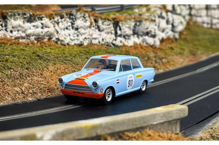 Autíčko Gulf SCALEXTRIC C4669 - Ford Lotus Cortina (1:32)