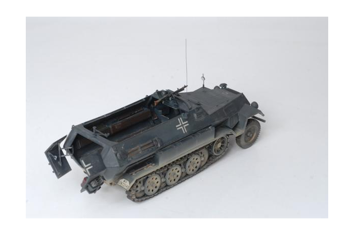 Model Kit military 3572 - Hanomag Sd.Kfz.251/1 Ausf.B (1:35)