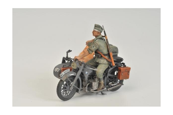 Model Kit military 3607 - German WWII Sidecar R12 with crew (1:35)