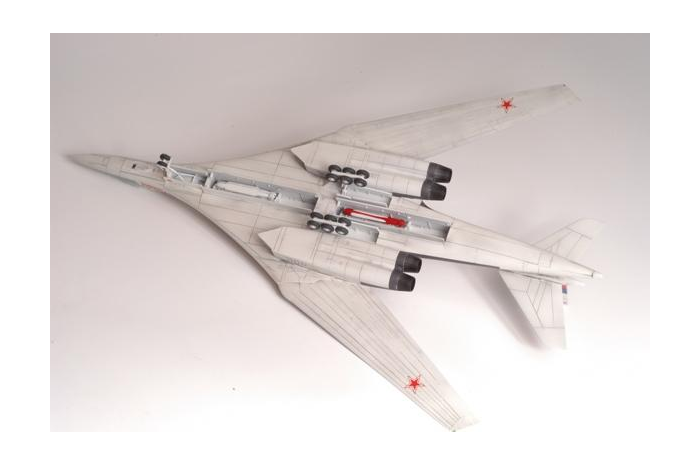 Model Kit letadlo 7002 - Tupolev TU-160 Russian Strategic Bomber (1:144)