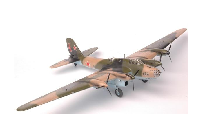 Model Kit letadlo 7264 - Pe-8 Soviet Long-Range Heavy Bomber WWII (1:72)