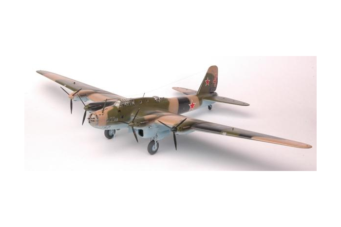 Model Kit letadlo 7264 - Pe-8 Soviet Long-Range Heavy Bomber WWII (1:72)