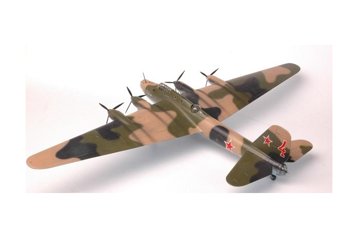 Model Kit letadlo 7264 - Pe-8 Soviet Long-Range Heavy Bomber WWII (1:72)