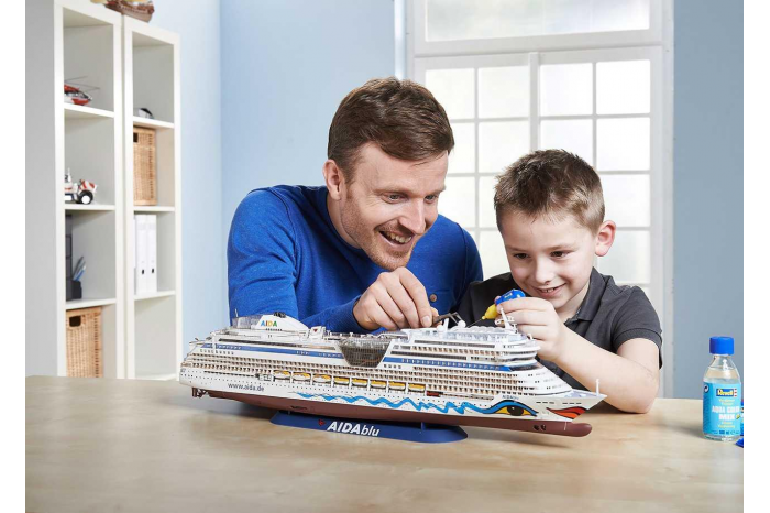 Plastic ModelKit loď 05230 - AIDAblu, sol, mar, stella (1:400)