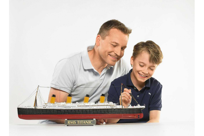 Gift-Set 05715 - R.M.S. Titanic - 100th anniversary edition (1:400)