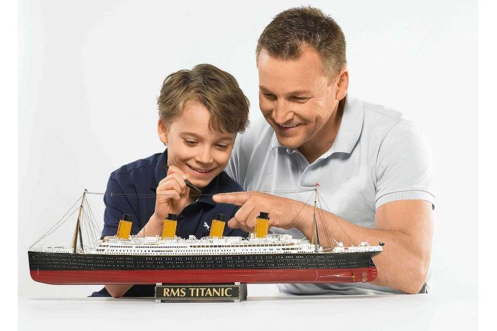 Gift-Set 05715 - R.M.S. Titanic - 100th anniversary edition (1:400)