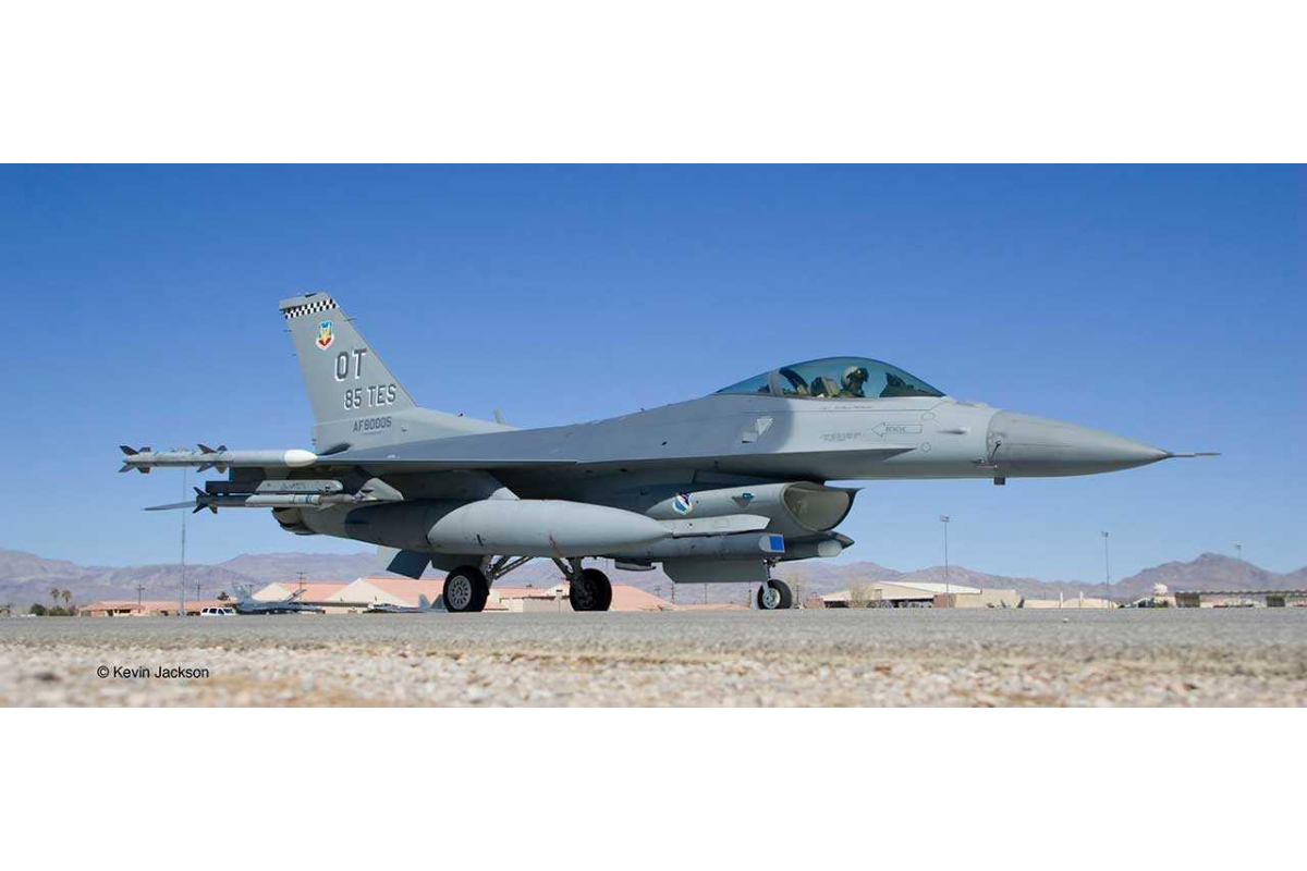 F-16C Fighting Falcon 1:144 Plastic Model Kit 03992 REVELL 