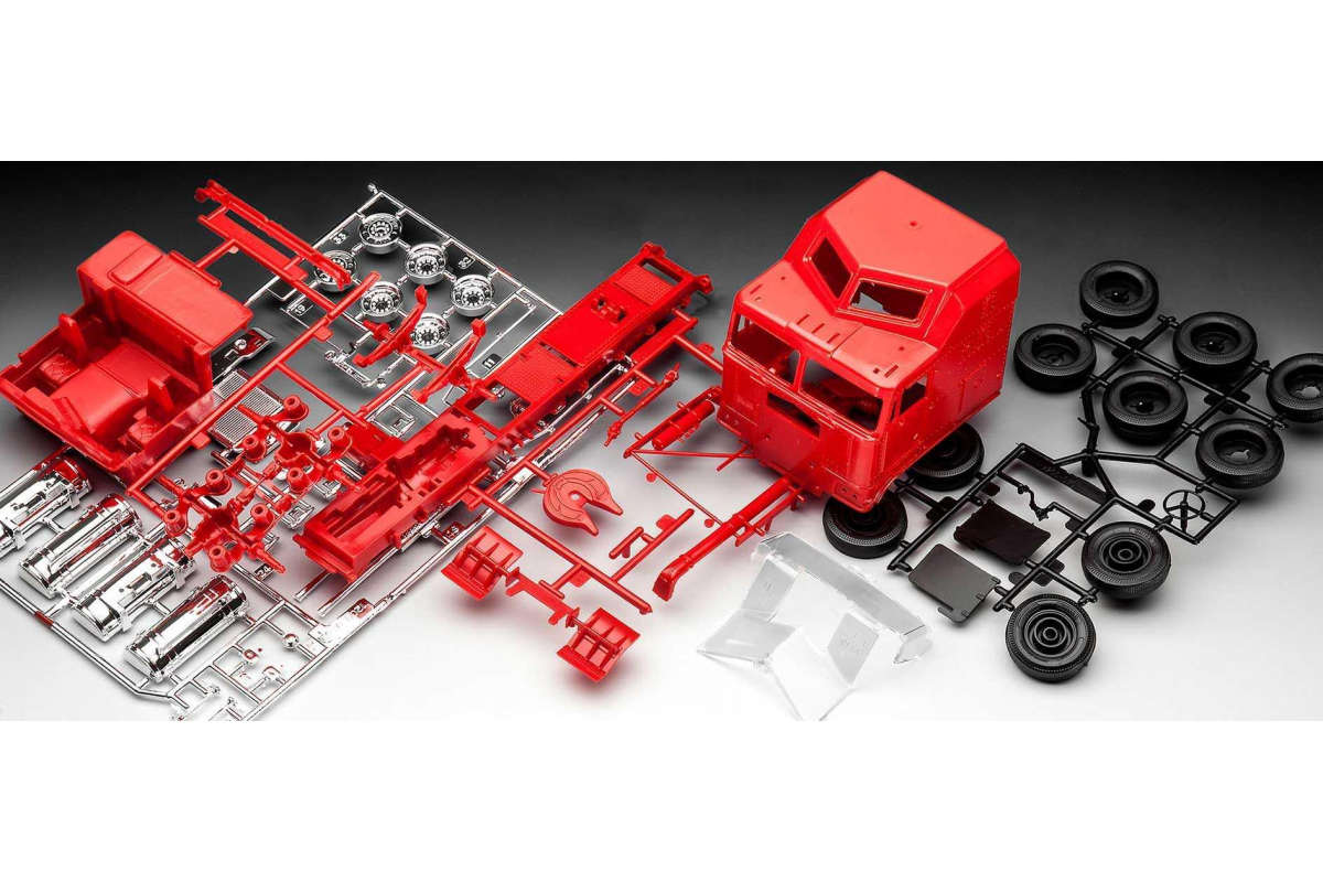 Revell  Germany  07671  1:32  KENWORTH AERODYNE  1 Truck Kit  RMG7671-NEW 